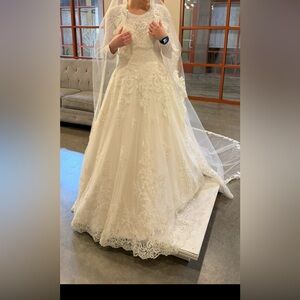 Cream Lace A-Line Bridal Gown